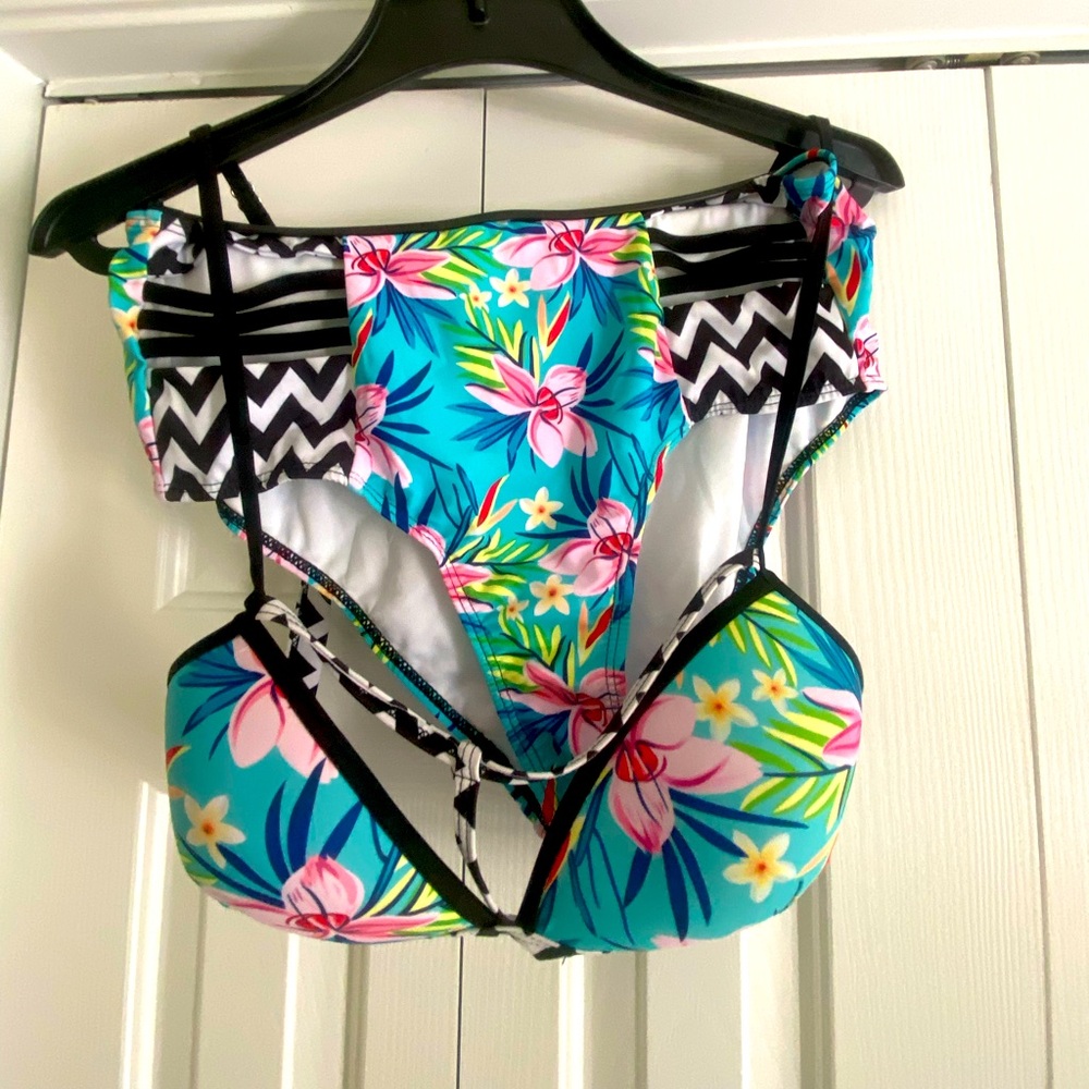 Hawaiian cutout bottom bikini set
